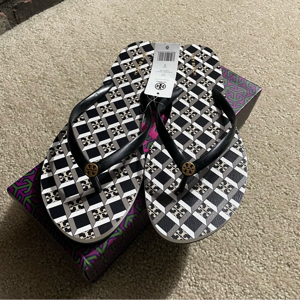 Tory Burch Chelsea Flip Flops